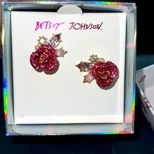 BETSEYS PINK ROSE STUDS PINK NWT